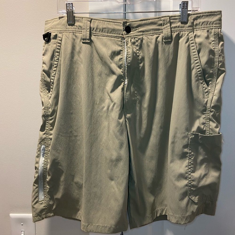 LIKE NEW Wrangler Quick Dry Shorts Sz 36
